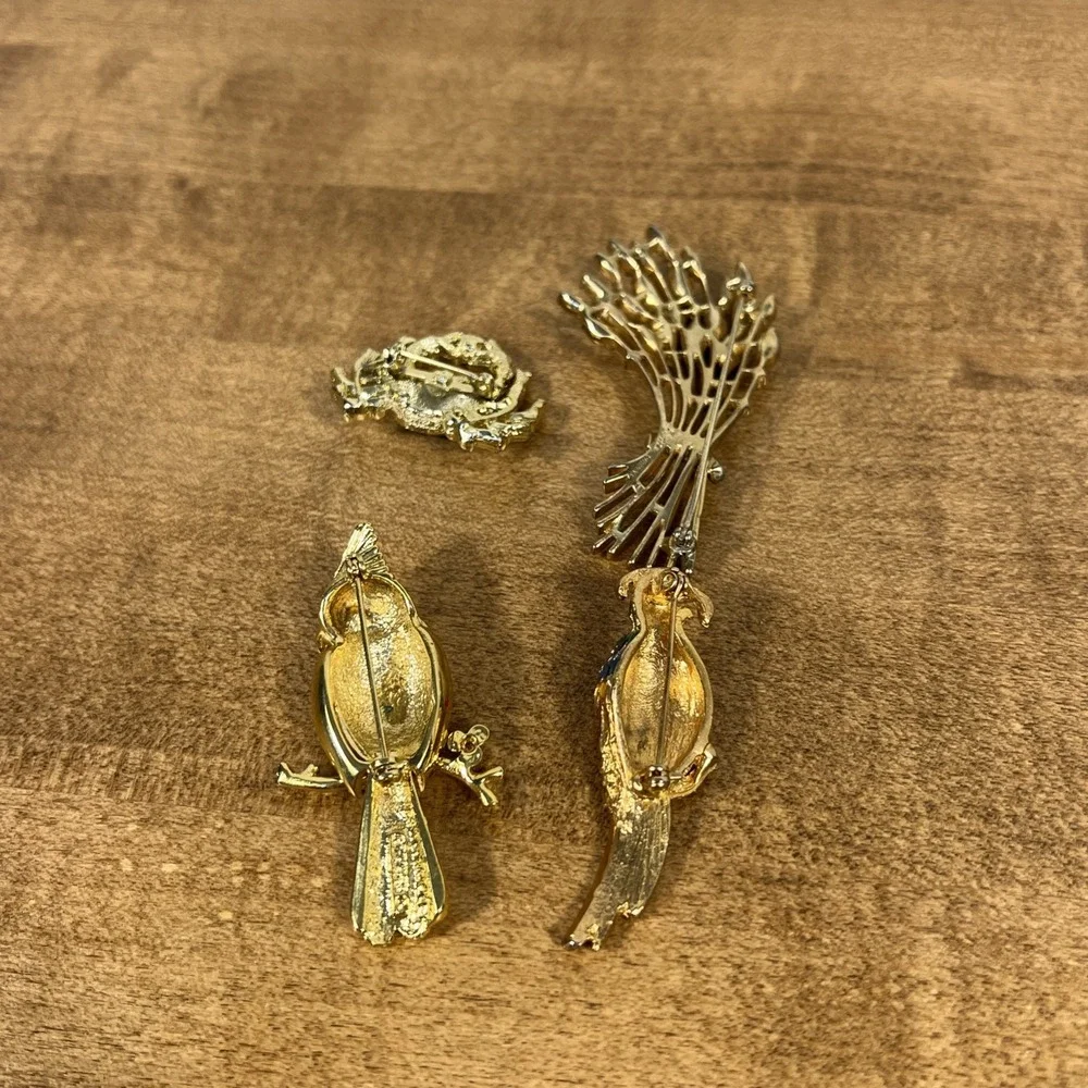 Vintage‎ Brooch Lot Birds, Crab, Flower Bouquet